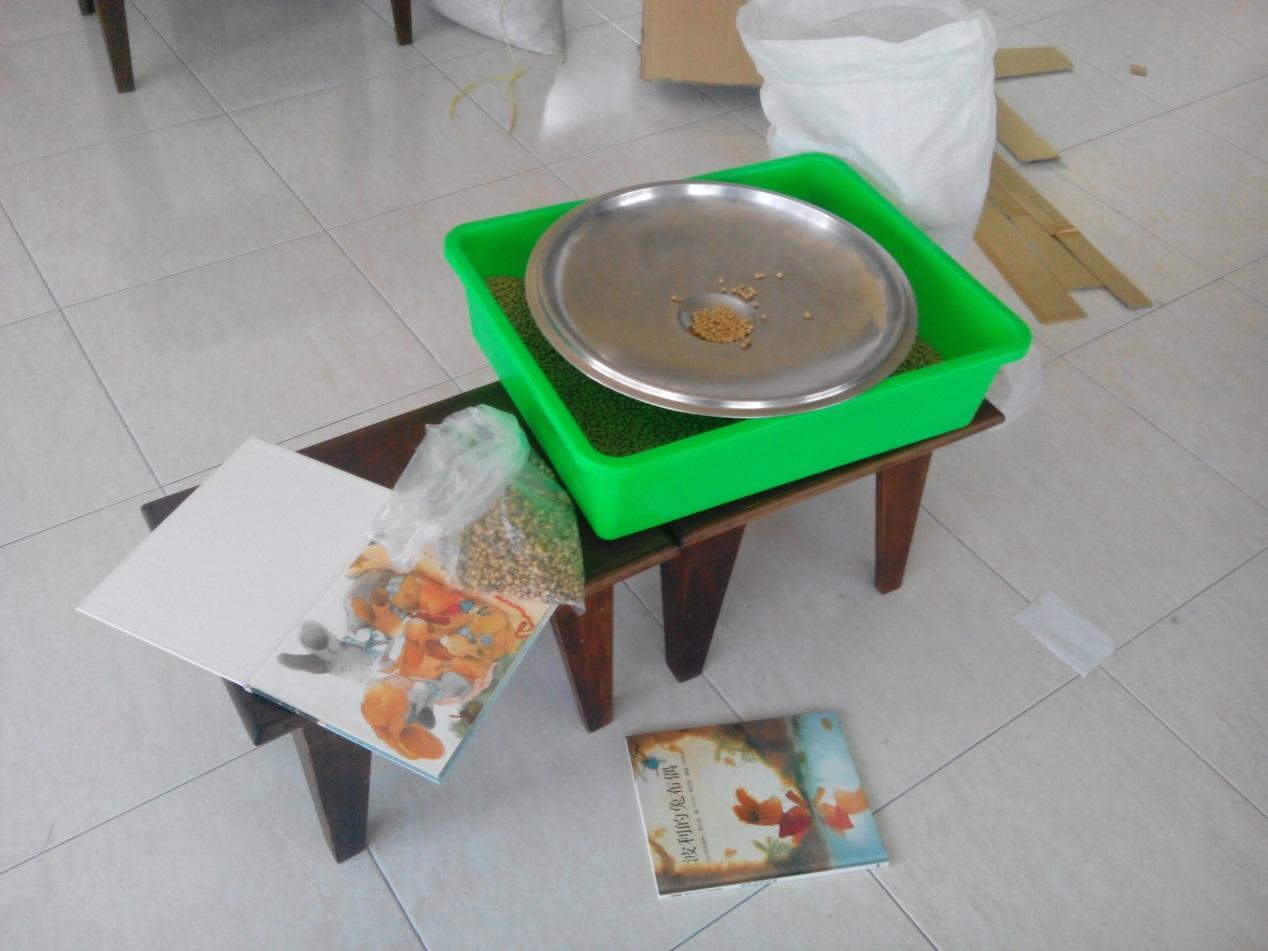 雖然目前大廳比較像是堆放雜物的空間,也只是附近的小孩的遊戲空間,同時也沒有定期的活動,但未來的可能性無限。