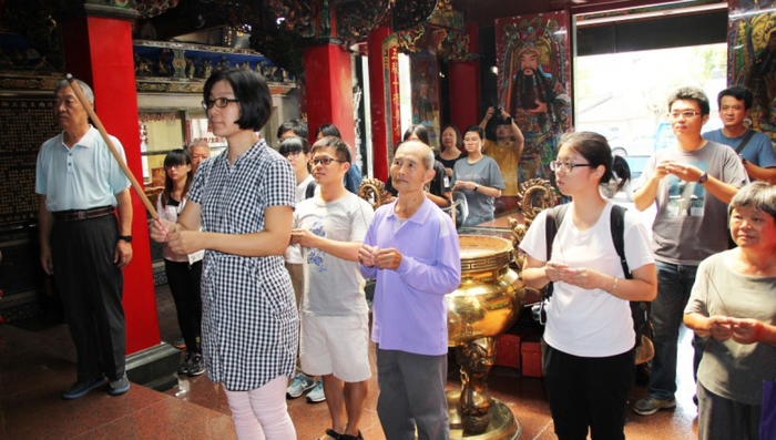 首度辦理農地工作坊—走入農地先拜神